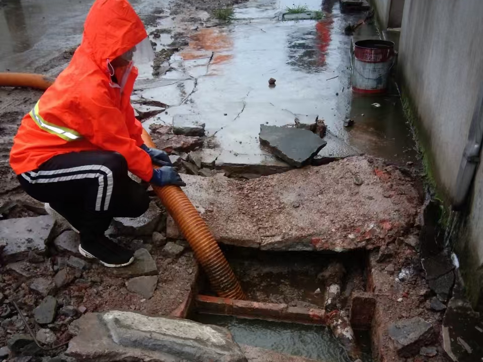 太谷专业清理污水池 炜誉市政以规范流程守护城市 “肠道”