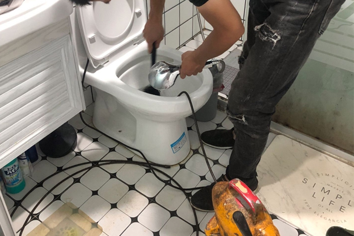 太谷马桶堵塞自己疏通还是找师傅？专业上门服务让你省时更省心